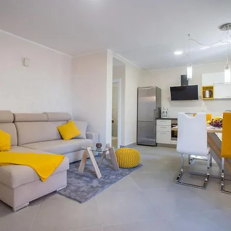 Holiday home Nonina Hiza